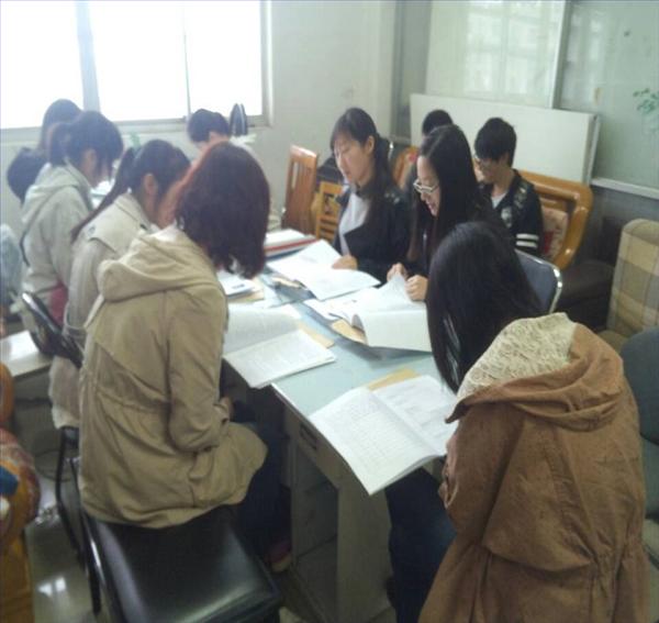 金女院学生党支部开展学生党员档案互查工作